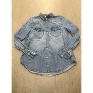 Gap Western Shirt Womens Medium Blue Denim Pearl Snap Cowgirl Ranch Wear Outdoor